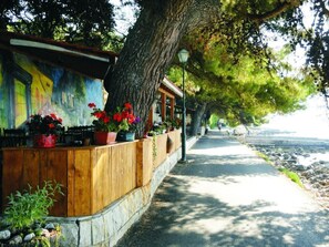 Outdoor dining - Karmen auf zwei Ebenen mit Garten by Interhome (Orebić)