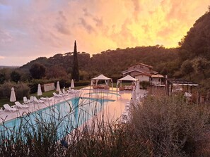 Pool - Wohnung in Riparbella mit privatem Parkplatz by Interhome (Riparbella)