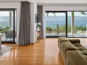 TV, fireplace - Villa Parsella by Interhome (Omiš)