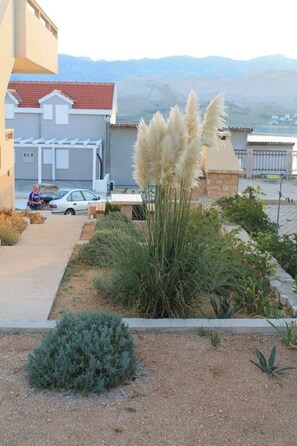 Property grounds - "Gubo2" mit Blick auf das Wasser by Interhome (Pag/Pag)
