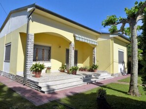 Exterior - Ferienvilla mit Garten, Grill und Terrasse by Interhome (Lido di Camaiore)