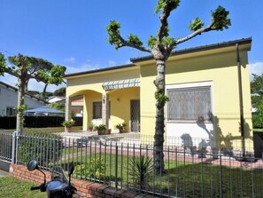 Exterior - Ferienvilla mit Garten, Grill und Terrasse by Interhome (Lido di Camaiore)