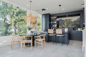 Dining - Luxe 11BDR w/ Putting Green, Game Room, Pool | Bouldin Collective by AvantStay (Austin)