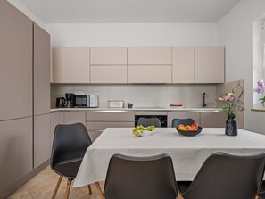 Dining - attraktive Wohnung mit privatem Pool by Interhome (Drenje)