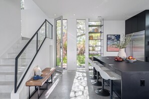 Dining - Luxe 6BDR Retreat w/ Putting Green + Game Room | Bouldin Collective by AvantStay (Austin)