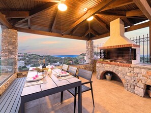 Outdoor dining - Villa Akrothea by Interhome (Georgioupoli)