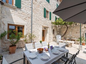 Outdoor dining - Ferienvilla "Flavia" by Interhome (Svetvinčenat)