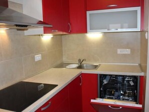 Kühlschrank, Mikrowelle, Ofen, Geschirrspüler