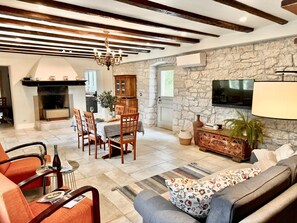 Fireplace - Ferienvilla mit Garten, Grill und Terrasse by Interhome (Fabci)