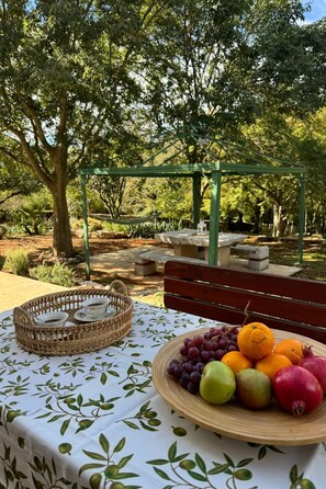 Outdoor dining - Ferienvilla mit Garten, Grill und Terrasse by Interhome (Fabci)