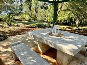 Outdoor dining - Ferienvilla mit Garten, Grill und Terrasse by Interhome (Fabci)