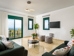 TV - Poolvilla Siena für 10 Personen in Kallithea by Interhome (Faliraki)