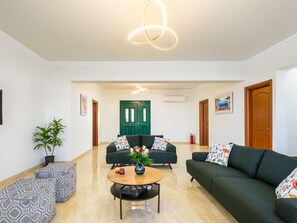 TV - Poolvilla Siena für 10 Personen in Kallithea by Interhome (Faliraki)