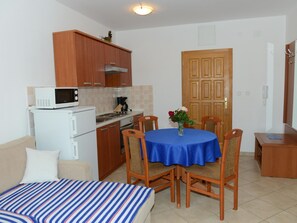 Interior - "Villa Pinta" mit Blick auf das Wasser by Interhome (Buzinija)