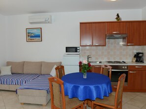 Interior - "Villa Pinta" mit Blick auf das Wasser by Interhome (Buzinija)