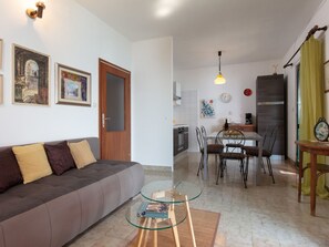 TV, DVD player - "Barbara" mit Blick auf das Wasser by Interhome (Trogir/Okrug Donji)