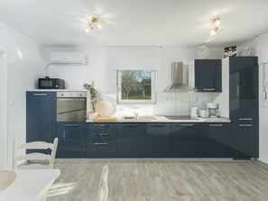 Fridge, microwave, oven, dishwasher - Villa Pendolina mit privatem Pool und Jacuzzi by Interhome (Buje/Brtonigla)