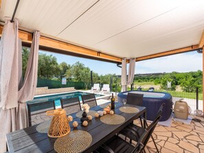Outdoor dining - Villa Pendolina mit privatem Pool und Jacuzzi by Interhome (Buje/Brtonigla)