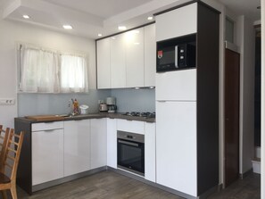 Kühlschrank, Mikrowelle, Ofen, Geschirrspüler