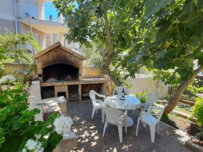 Outdoor dining - Wohnung mit Blick auf das Wasser by Interhome (Trogir)