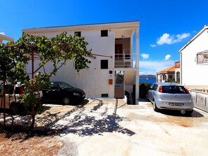 Exterior - Wohnung mit Blick auf das Wasser by Interhome (Trogir)