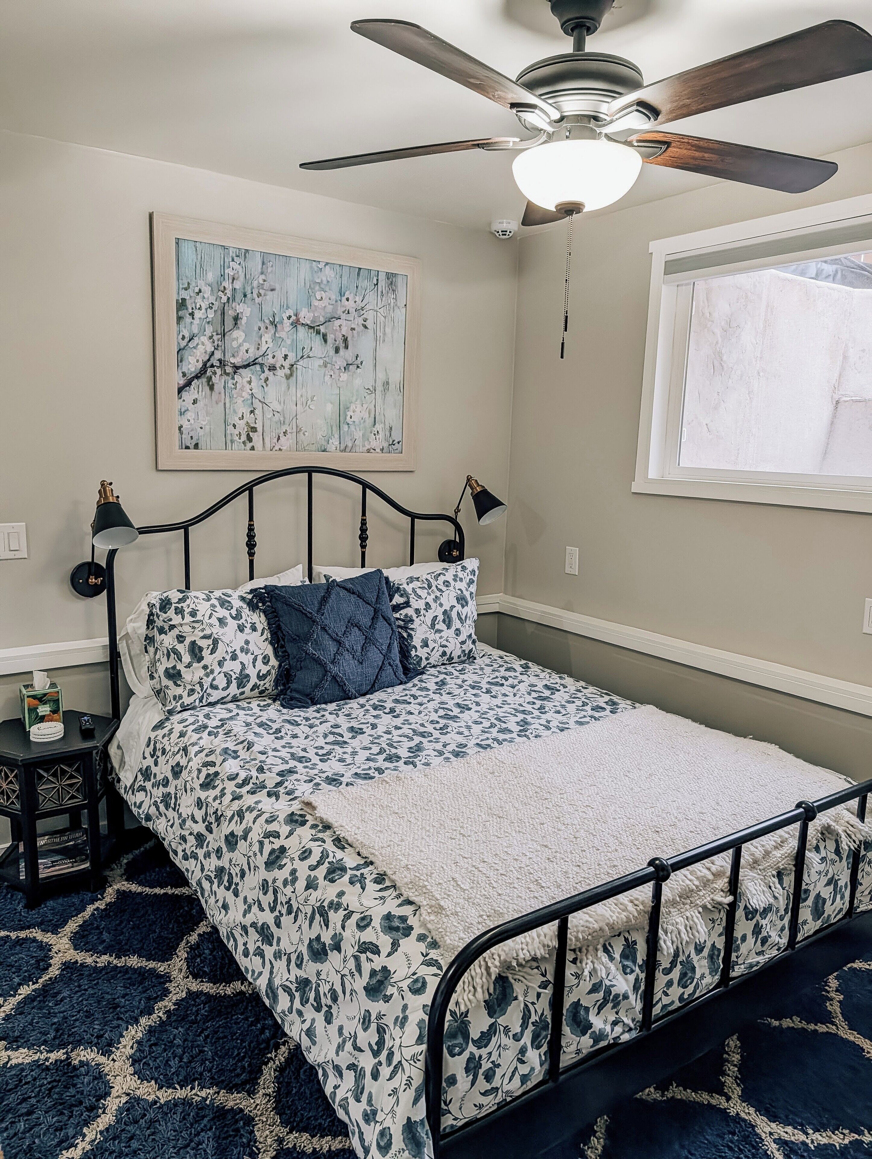 Iron/ironing board, free WiFi, bed sheets