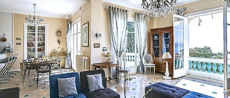 Fireplace, DVD player