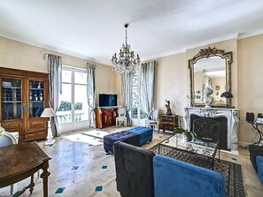 Fireplace, DVD player - Ferienvilla "Villa Dracoena". by Interhome (Nice)