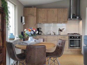 Fridge, cookware/dishes/utensils - Gemütliches Ferienbungalow mit Garten by Interhome (Callantsoog)