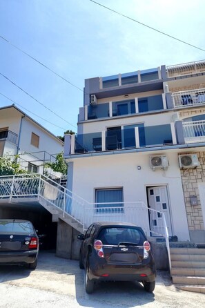 Exterior - nahe der Altstadt mit Meerblick by Interhome (Trogir)