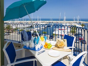 Outdoor dining - am Meer in Korsika by Interhome (Solenzara)