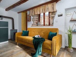 TV, fireplace - Typisch istrisches Ferienhaus mit Garten by Interhome (Rovinj/Kanfanar)