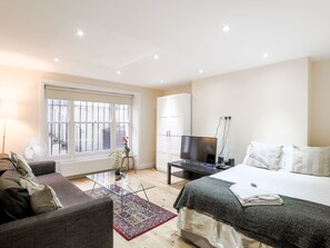 2 bedrooms, Internet - in London by Interhome (London)