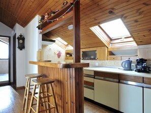 Fridge, cookware/dishes/utensils - Ruhige Ferienwohnung mit herrlicher Aussicht by Interhome (Dragovode)