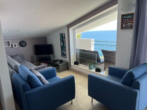 Télévision, cheminée