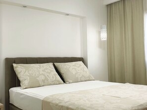 Internet - Beheiztes Schwimmbad, schattige Terrasse mit Meerblick by Interhome (Trogir/Okrug Donji)