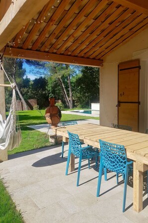 Outdoor dining - cosy Pool 500m Stadtzentrum by Interhome (Bédoin)