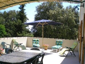 Outdoor dining - mit Pool am Fuße des Mt Ventoux by Interhome (Le Barroux)