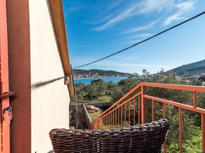 Property grounds - Modernes Ferienhaus mit Terrasse und Meerblick by Interhome (Vinišće)