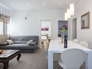 Interior - Modernes Ferienhaus mit Terrasse und Meerblick by Interhome (Vinišće)