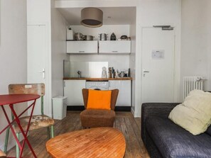 Living area - Appartement 7 by Interhome (Paris)