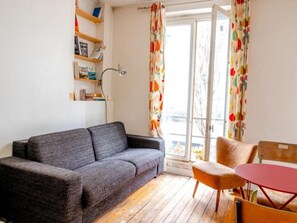 Living area - Appartement 7 by Interhome (Paris)