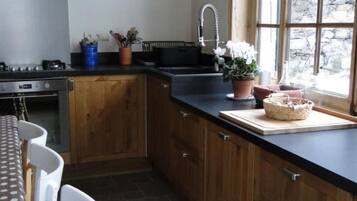 Réfrigérateur, micro-ondes, four, lave-vaisselle