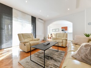 TV - Villa Andrea by Interhome (Debeljak)