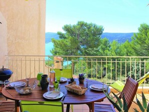 Outdoor dining - Appartement avec vue  lac by Interhome (Allemagne-en-Provence)