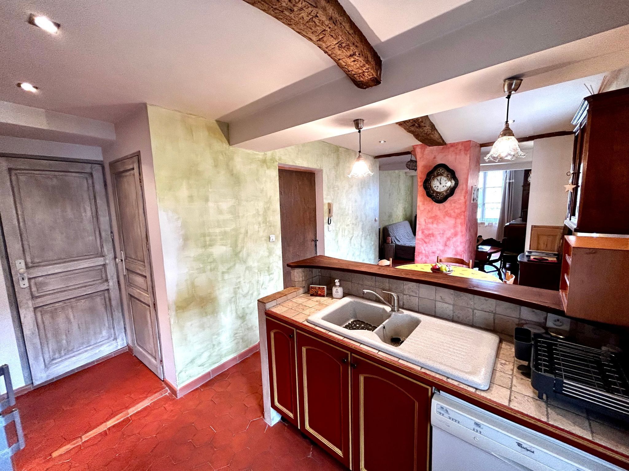 Frigorífico, microondas, horno y lavavajillas