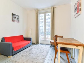 Living area - Appartment 6 by Interhome (Paris)