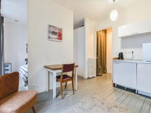 Living area - Appartment 6 by Interhome (Paris)