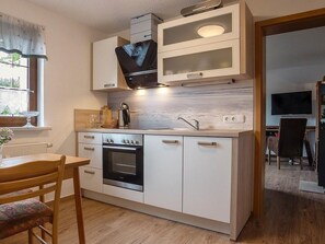 Kühlschrank, Mikrowelle, Ofen, Geschirrspüler