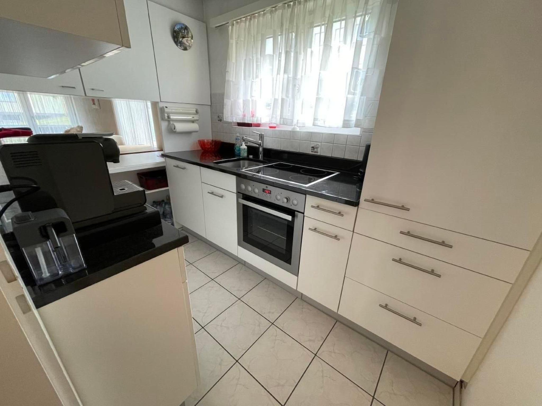 Fridge, oven, dishwasher, cookware/dishes/utensils